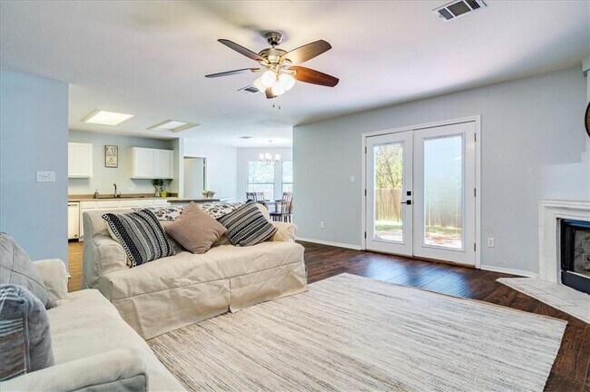 Building Photo - 809 Dogwood Trail