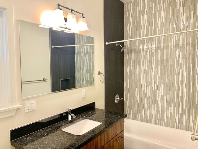 Building Photo - 54-56 Sharon St