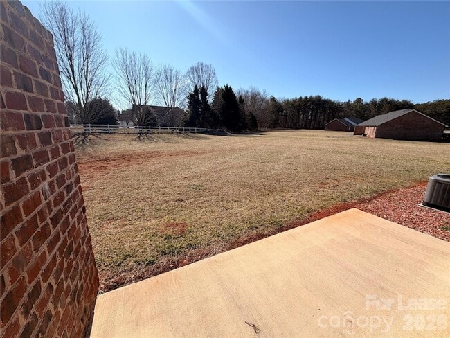Building Photo - 4013 Eugene Dr