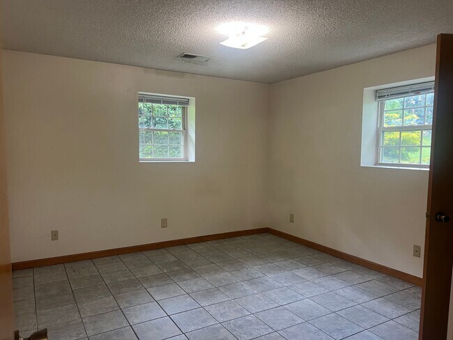Building Photo - 2101 Marbleton Rd