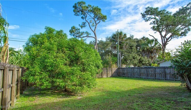 Building Photo - 3555 Poinsettia Ave