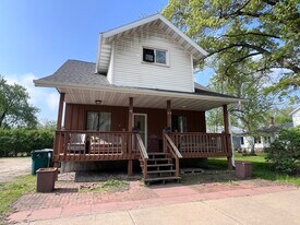 Building Photo - 610 Mill St