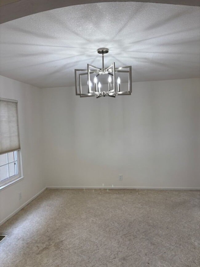 Building Photo - Comfortable Single Story Home