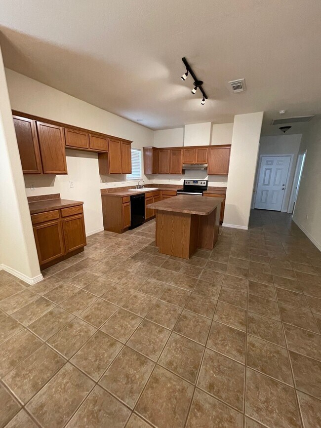 Building Photo - 10235 Berry Hill Ln