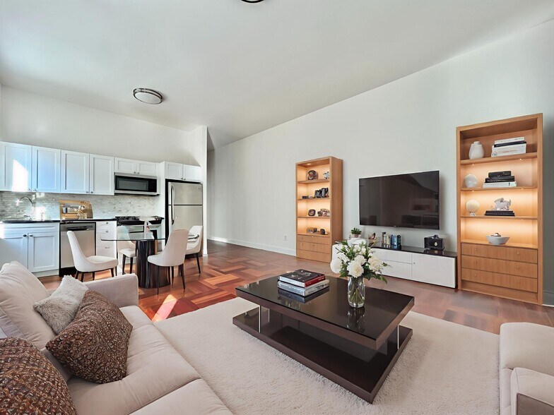 Primary Photo - 605 W 137th St