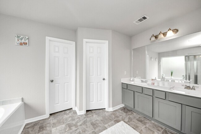 Building Photo - 2918 Silverhorn Ln