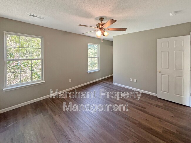 Building Photo - 110 Golden Crest Ct