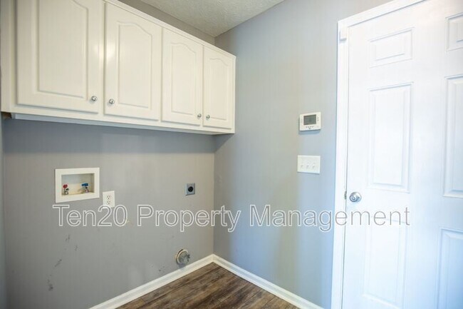Building Photo - 202 Plum Ct