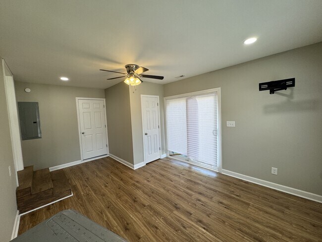 Building Photo - 105 Fort Dr