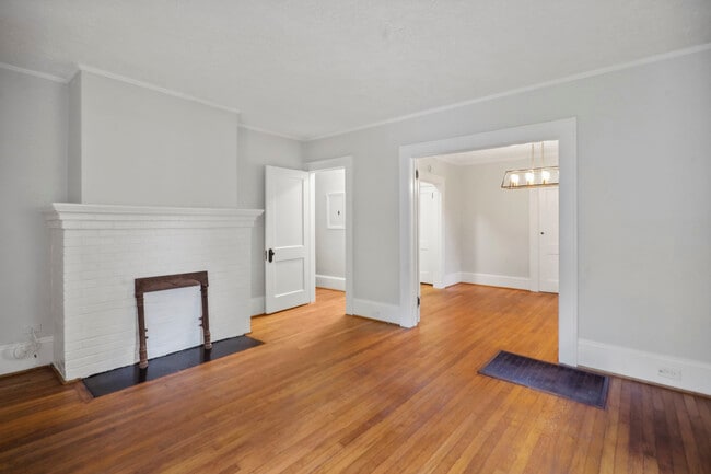 Living room - 1858 Lyle Ave