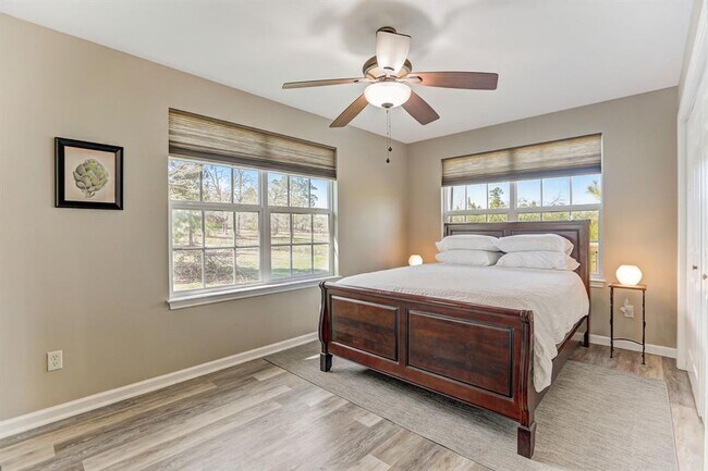 Building Photo - 460 Pine Tree Loop