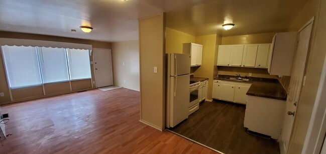 Building Photo - Norhteast 4 Bedroom w/ Garage