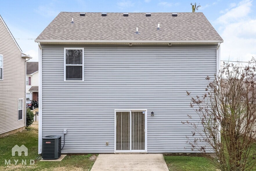 Building Photo - 2838 Creekbend Dr