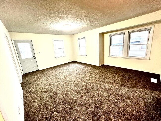 Building Photo - 211 Marian Ave