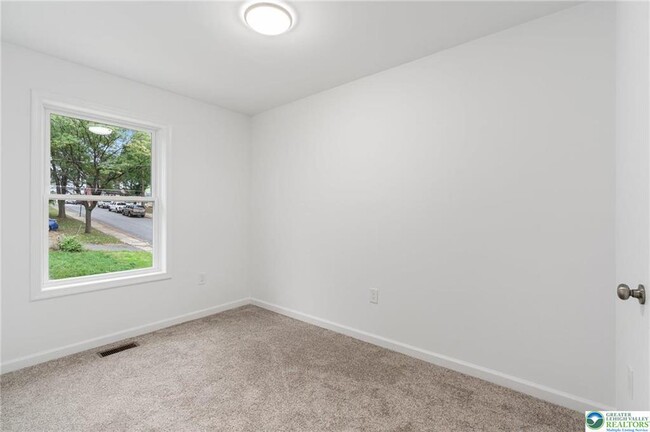 Building Photo - 306 Barber St