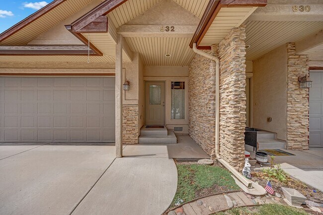 Building Photo - 832 Montclair Dr