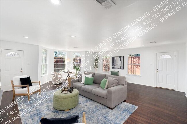 Building Photo - 2420 Majestic Dr