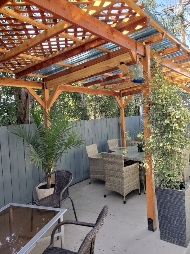 BACK AREA - 103 N Hayworth Ave