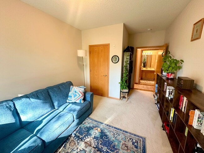 Building Photo - Modern 2-Bedroom Condo with Balcony & Heat...
