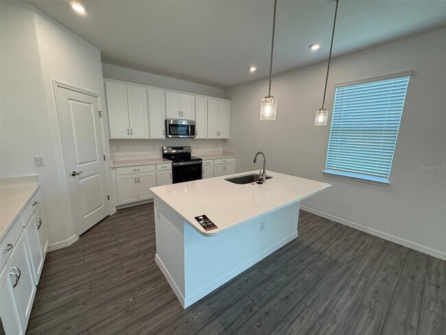 Building Photo - 3565 Dahlia Dr