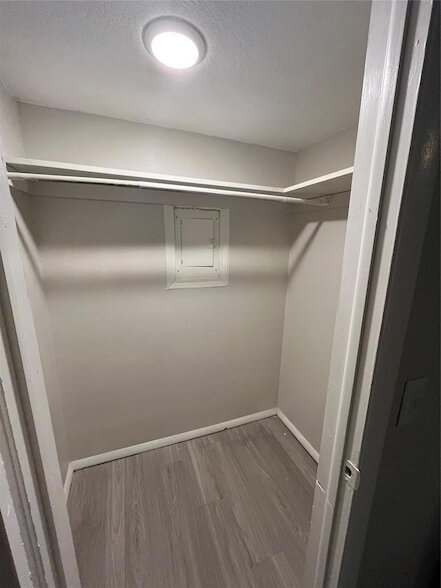 Building Photo - 401 NW 24th St