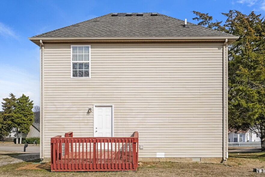Building Photo - 1204 Smalls Ct