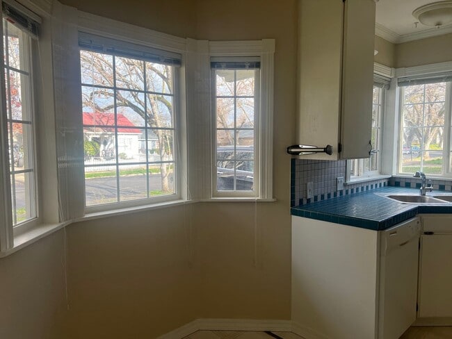 Building Photo - Affordable, Adorable Medford Home!!