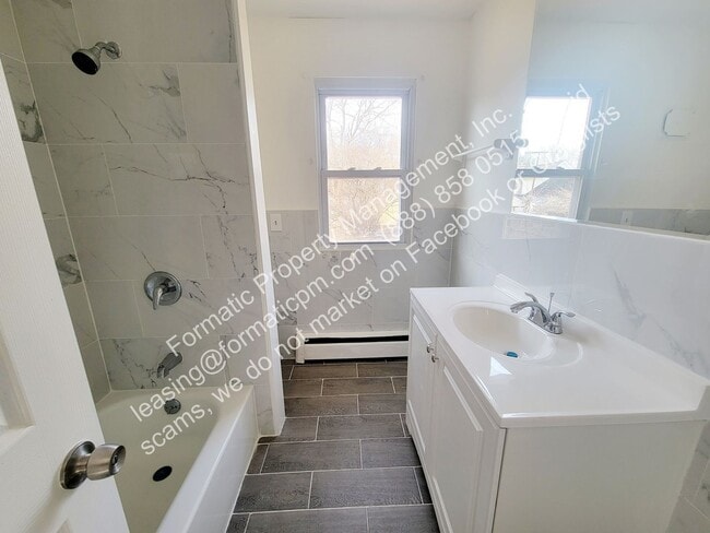 Building Photo - 173 Almond Ln