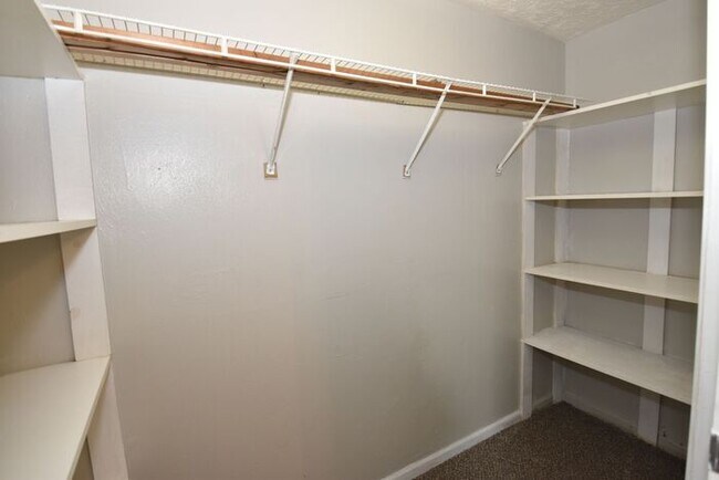 Building Photo - Mishawaka North-east 2 bedroom and 1 bath home on a large lot