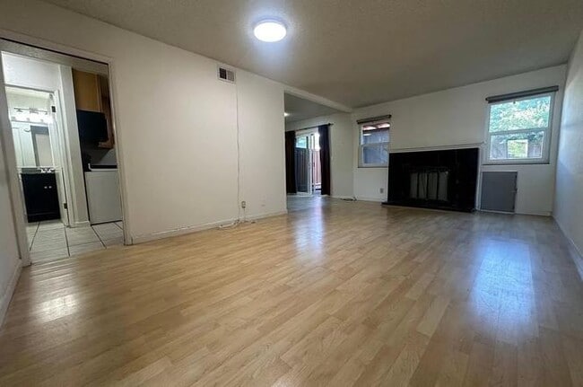 Building Photo - 254 Grau Dr