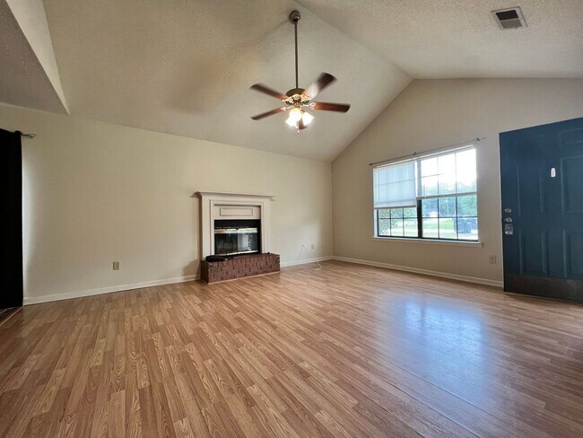 Building Photo - AVAILABLE LATE MARCH 2026!