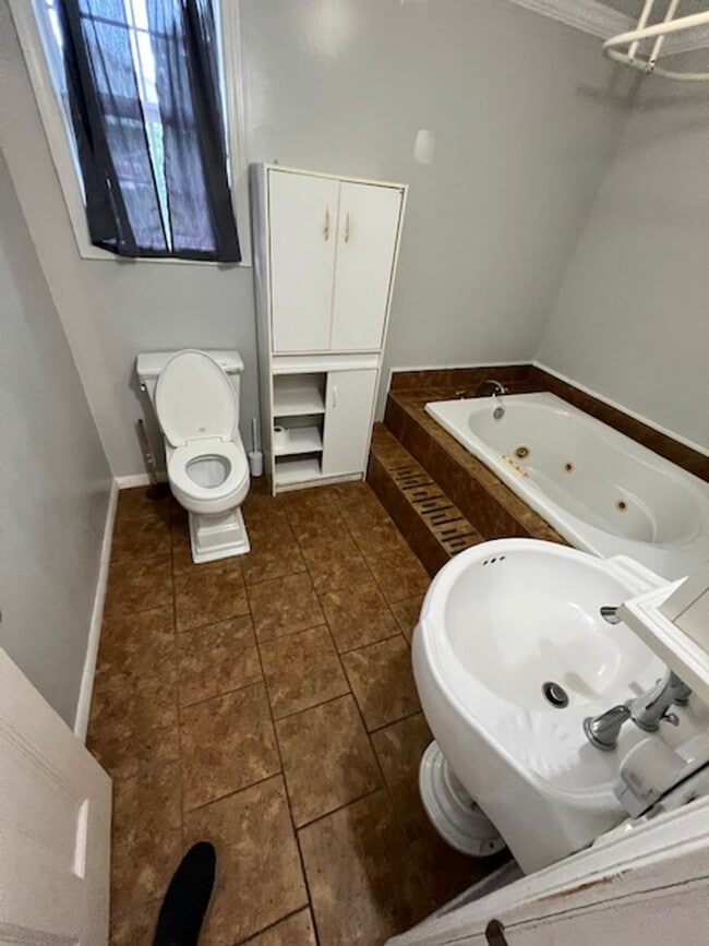 Building Photo - 604 Morgan Ave