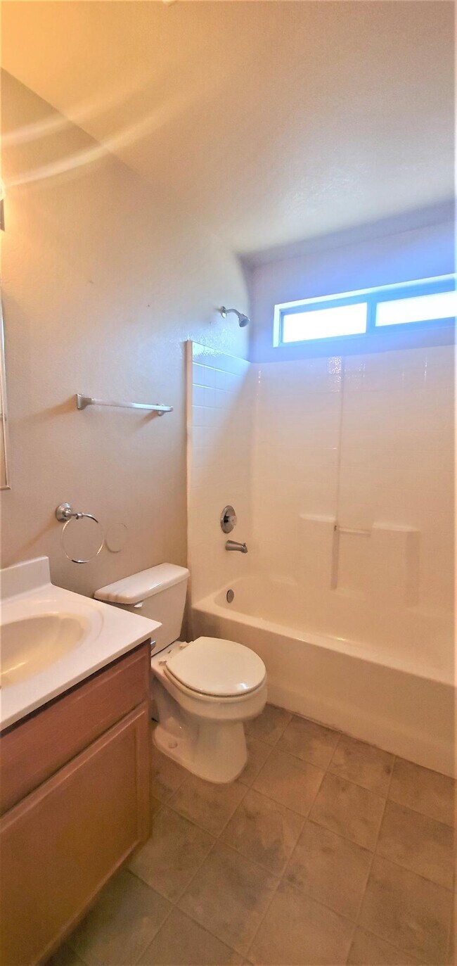 Building Photo - 3408 Blue Earth Ln