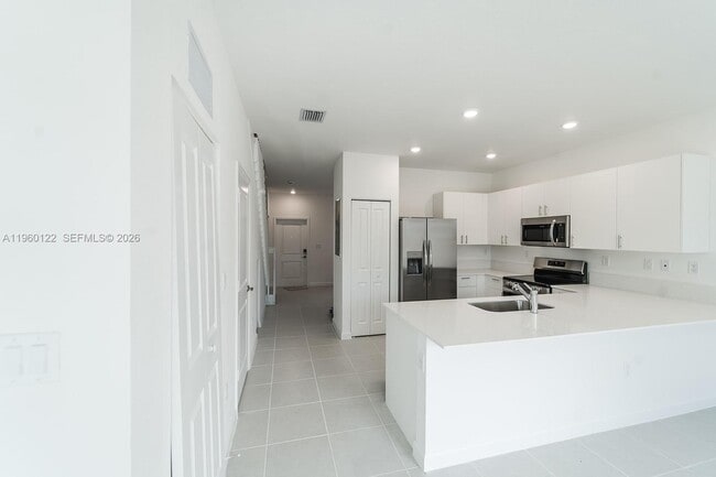 Building Photo - 2620 SE 28th Dr