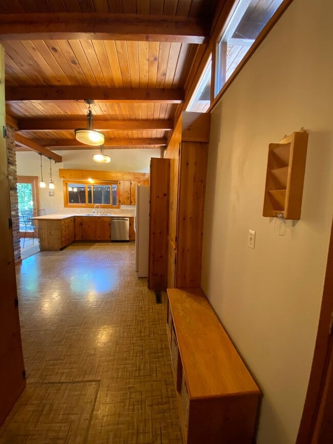 Building Photo - ALL UTILITIES INCLUDED! ~ 3 Bedroom 1 Bath