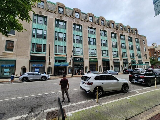 Building Photo - 807 Church St
