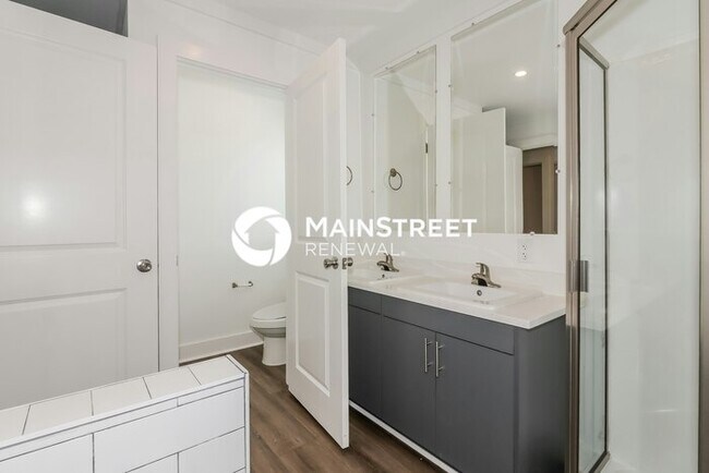 Building Photo - 3 Bedroom Pet-Friendly Home in Houston, TX with Main Street Renewal