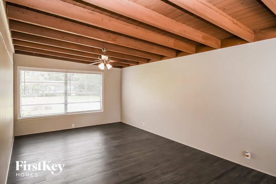 Building Photo - 5521 Coppedge Ave