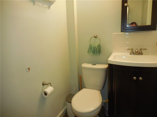 Building Photo - 17 Lake Ave