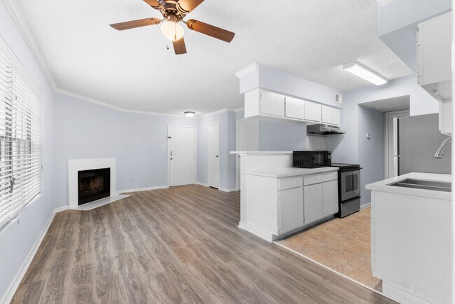 Building Photo - 2750 Holly Hall St