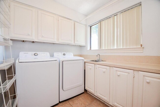 Building Photo - 13007 Waldemere Dr