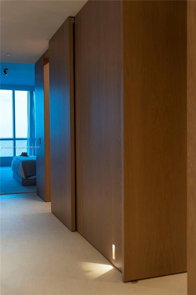 Building Photo - 5959 Collins Ave