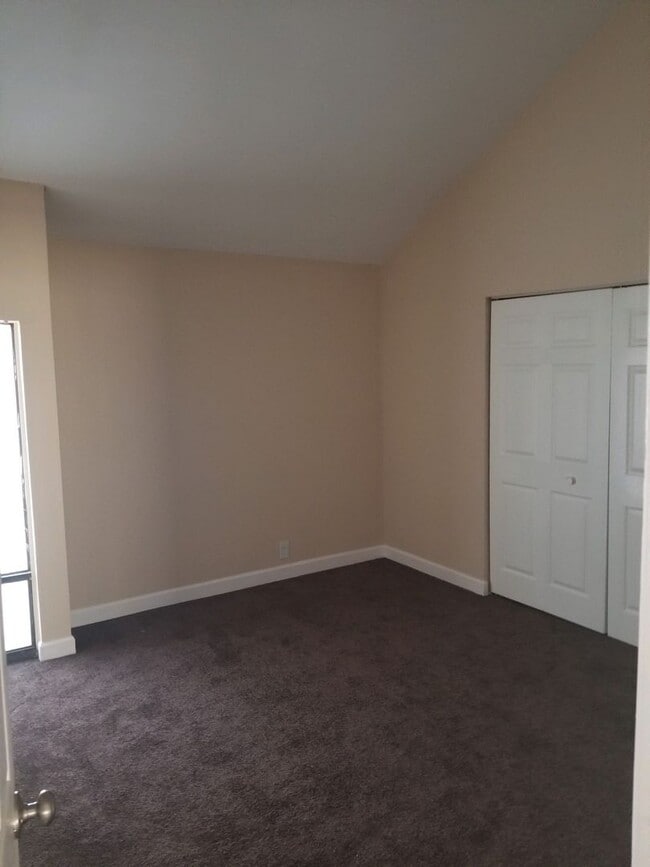 Building Photo - Bartow - One bedroom one bath - Upstairs Unit