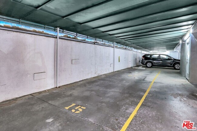 Building Photo - 2308 Schader Dr