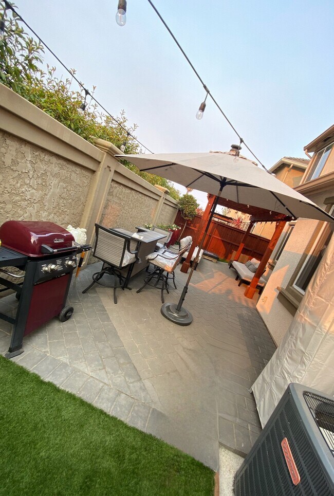 Building Photo - 33 Angra Way