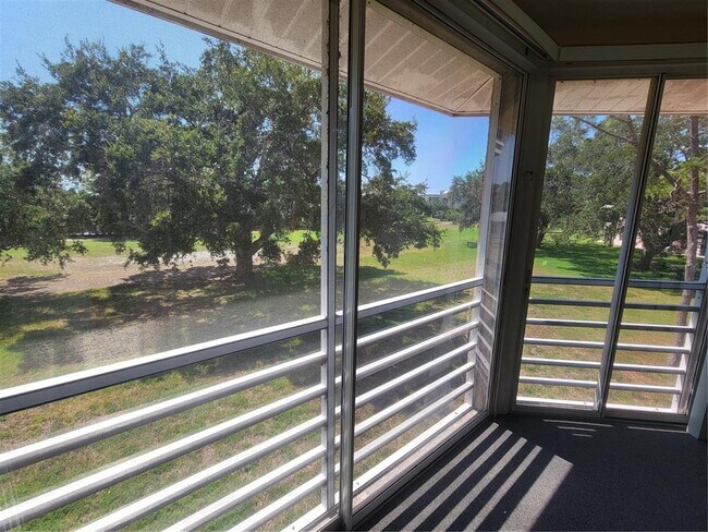 Building Photo - 4220 Pinebrook Cir