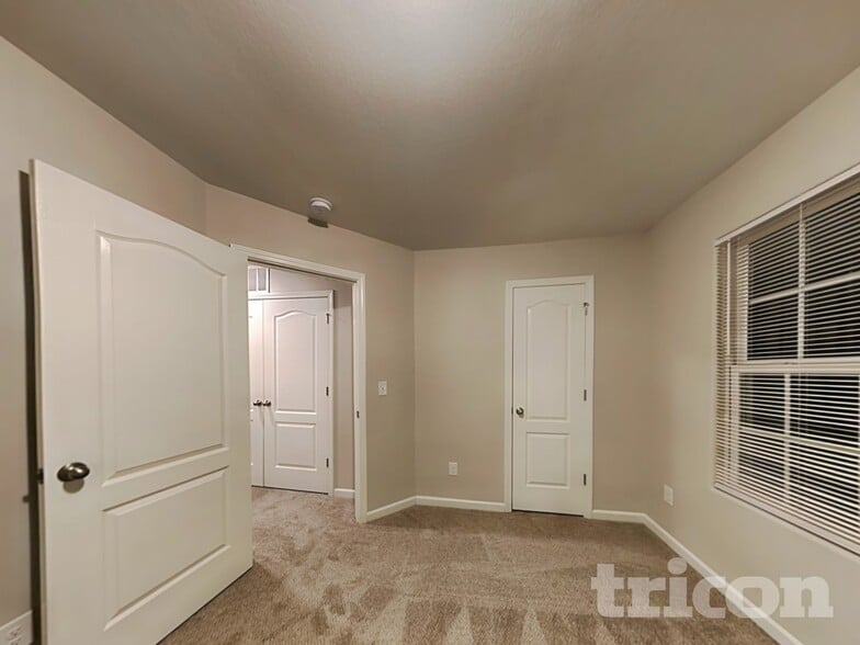 Building Photo - 1008 River Crest Ct