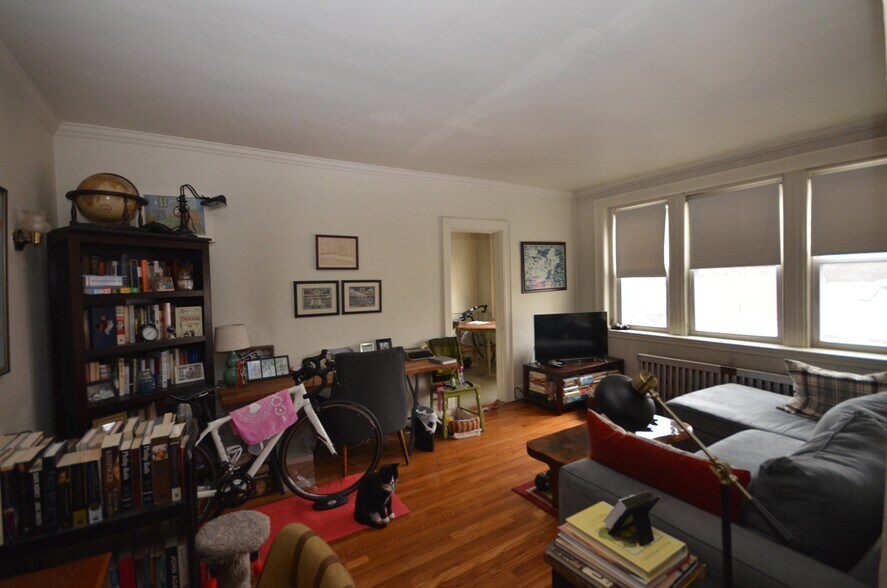 Primary Photo - 2085 Commonwealth Ave