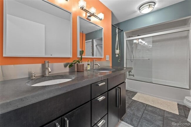 Building Photo - 1570 Streamwood Ct