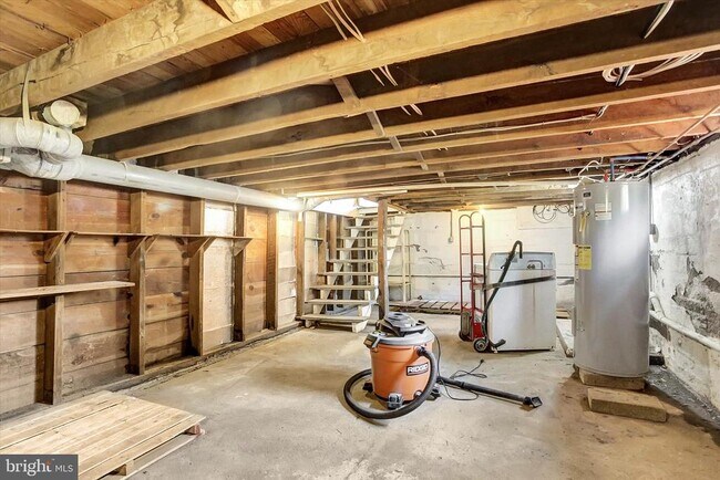 Building Photo - 319 N 2nd St